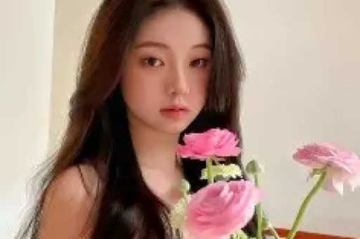 又一网红美女出八卦穿着被拳王摸腰双方都是已婚人士