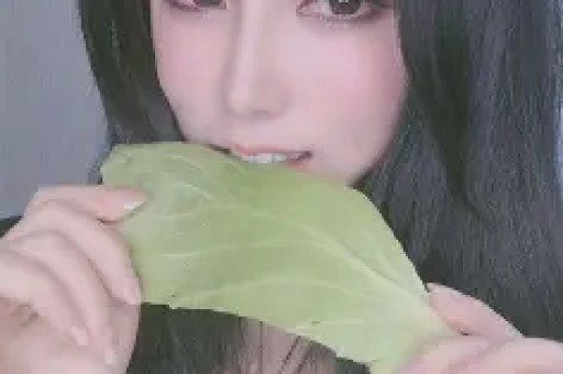 抖音又出“牛人”网红周小闹涨粉几百万引爆全网！